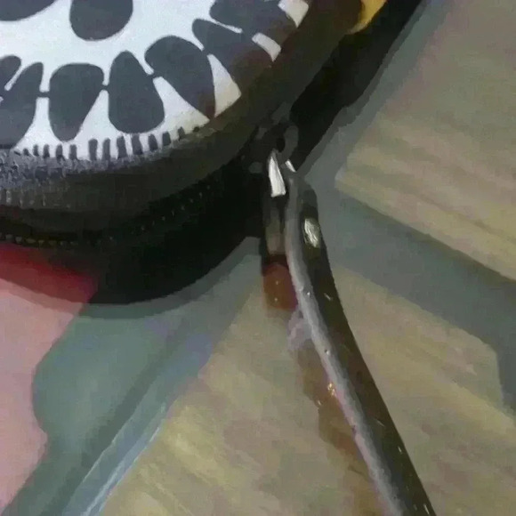 Vera Bradley Tablet Sleeve Baroque Pattern - Picture 9 of 12